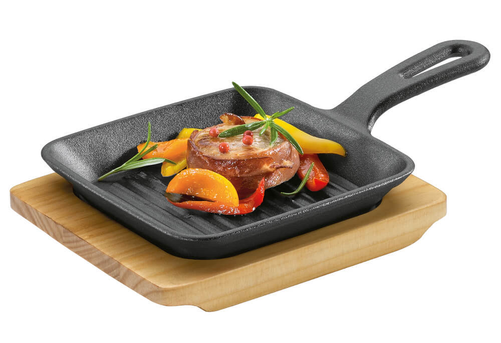 Grill-/servierpfanne mit Holzbrett
